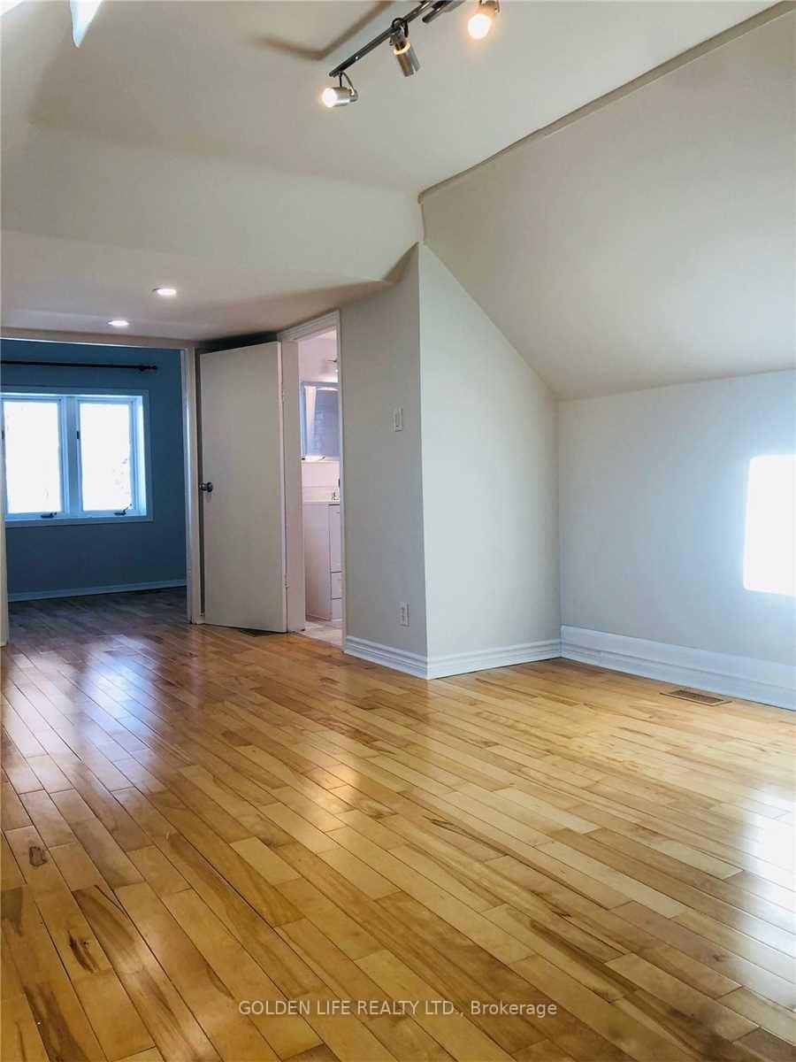 Photo 7 of Unit Upper, 27 Rivercourt Boulevard, Toronto, East York — HOMEH