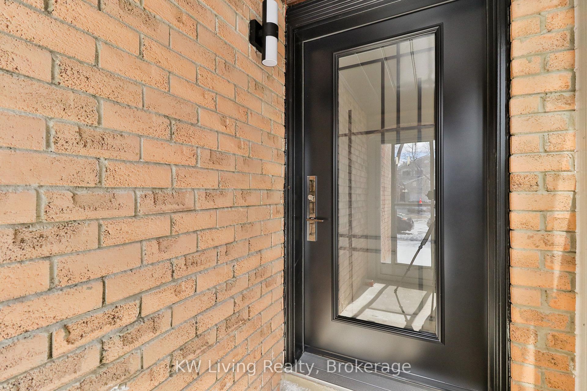 Photo 2 of 105 Chloe Crescent, Markham, Middlefield — HOMEH