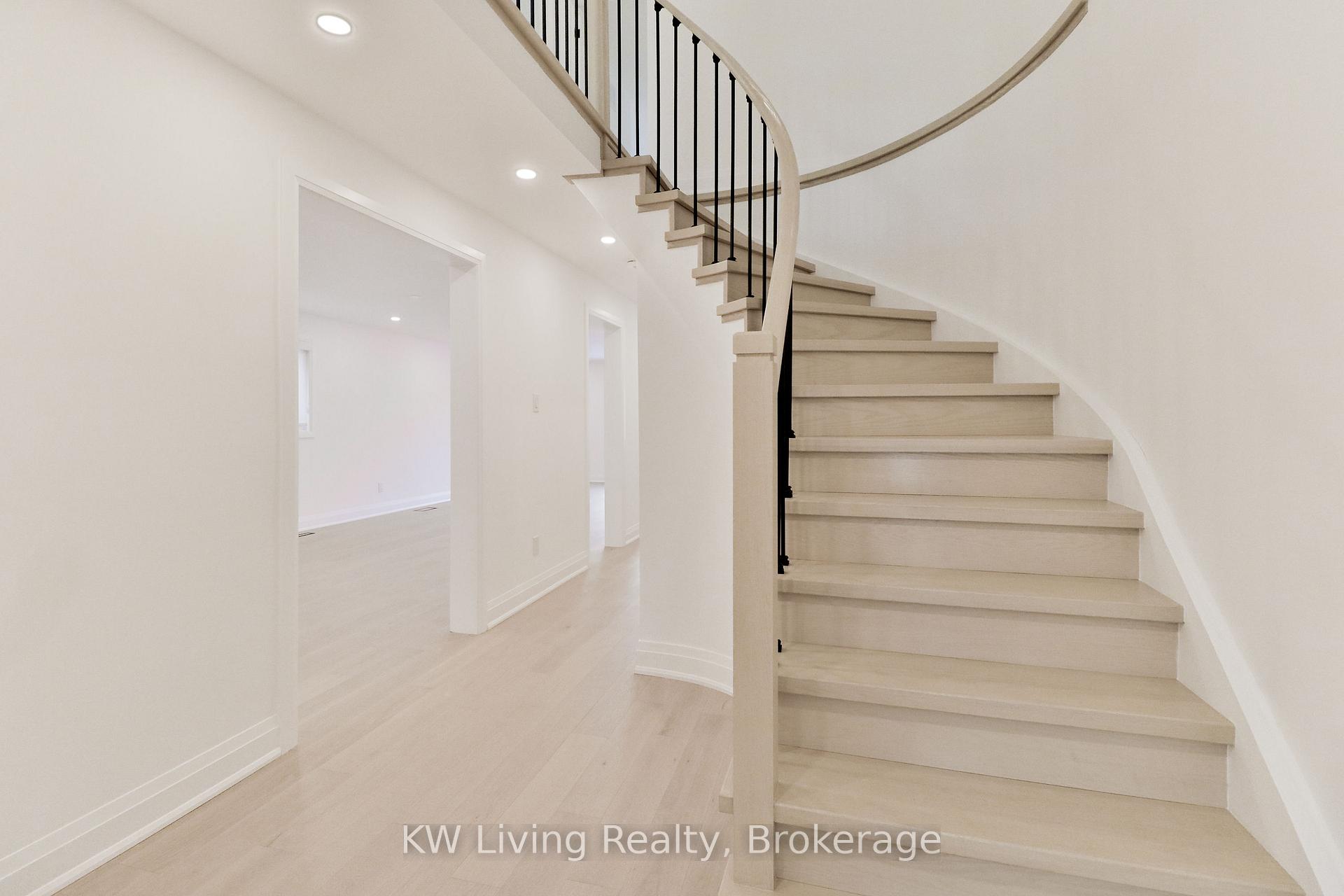 Photo 3 of 105 Chloe Crescent, Markham, Middlefield — HOMEH