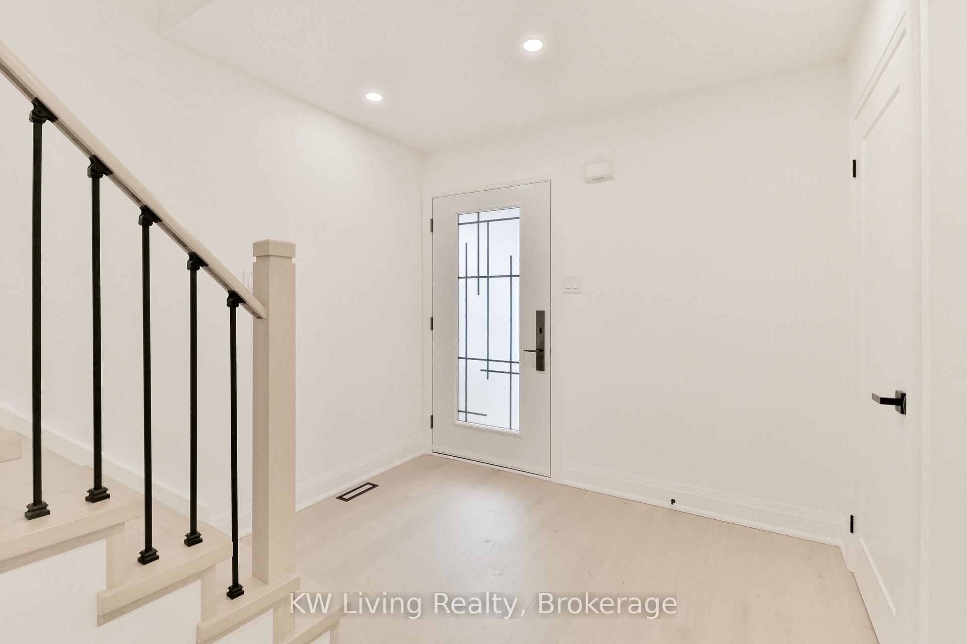 Photo 4 of 105 Chloe Crescent, Markham, Middlefield — HOMEH