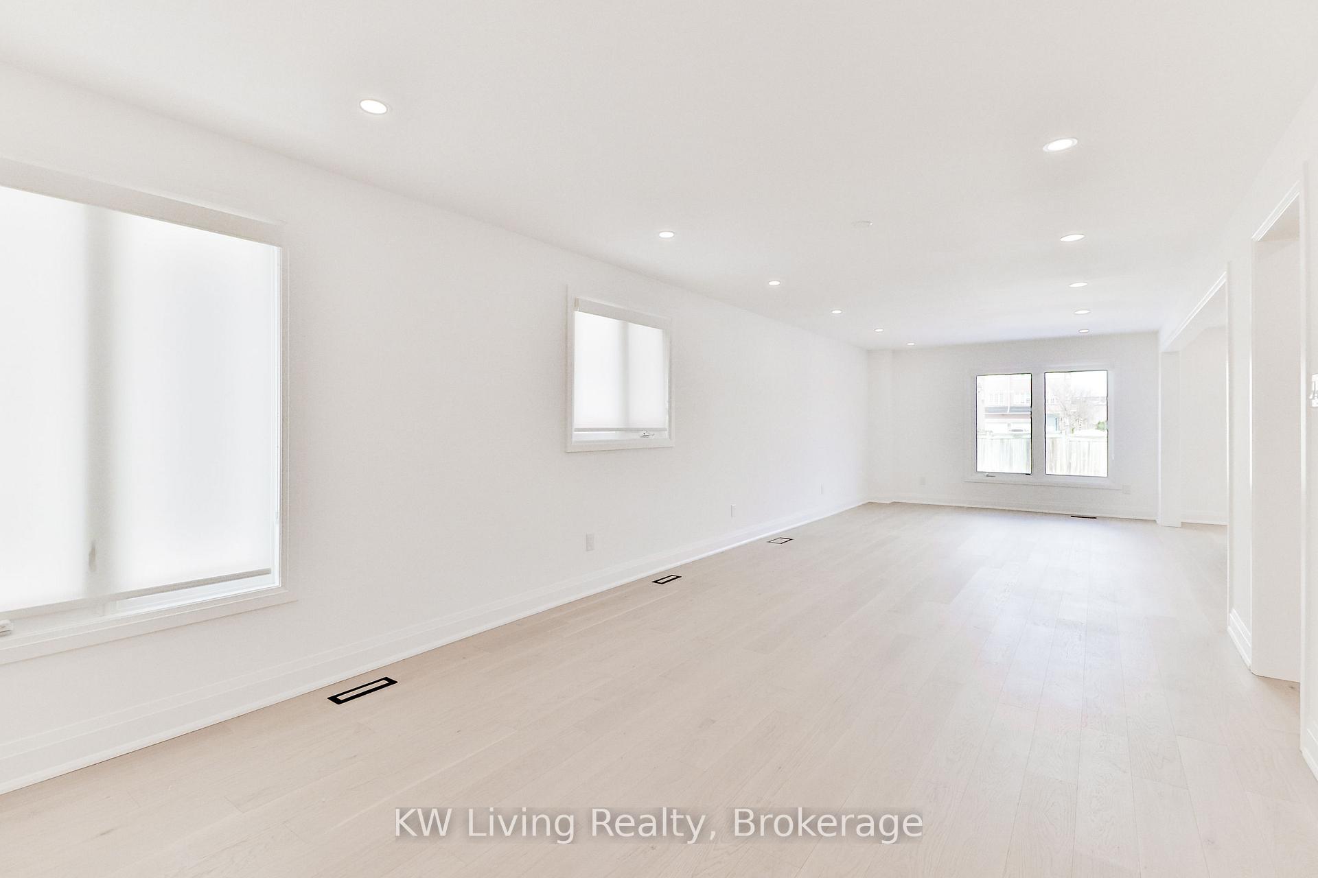 Photo 5 of 105 Chloe Crescent, Markham, Middlefield — HOMEH