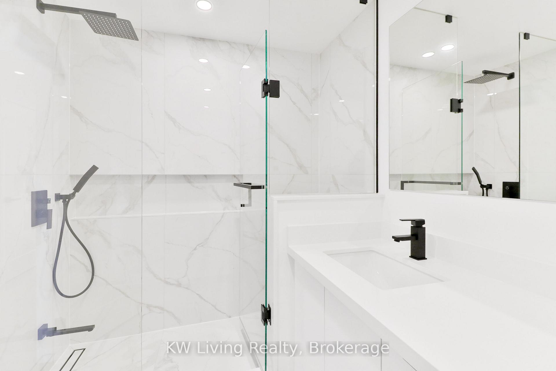 Photo 17 of 105 Chloe Crescent, Markham, Middlefield — HOMEH