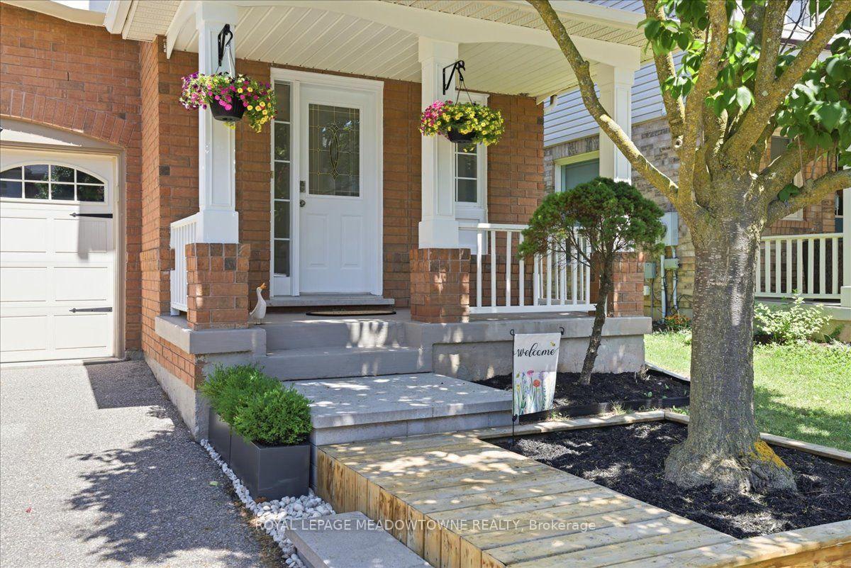 Photo 3 of 2068 Broadleaf Crescent, Burlington, Orchard — HOMEH