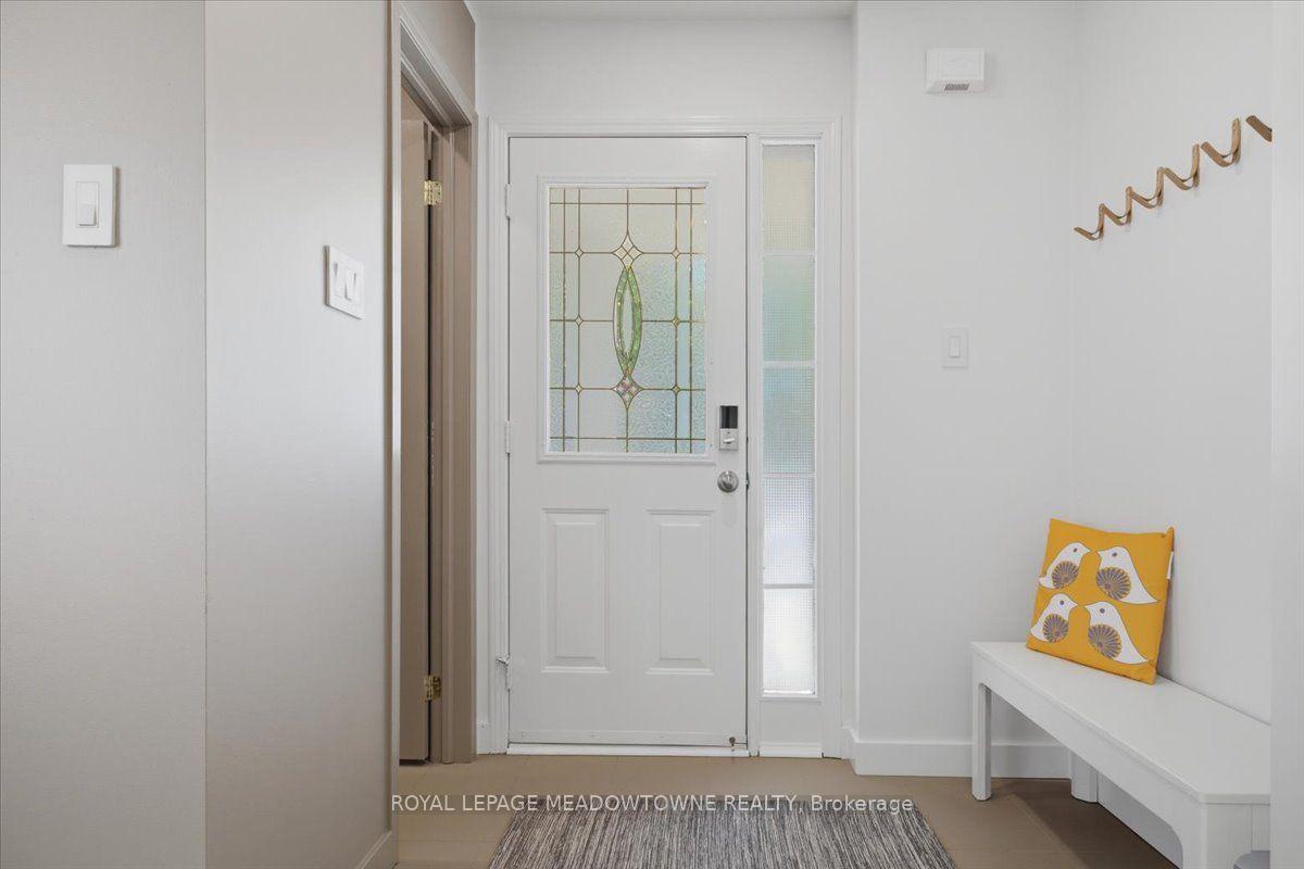 Photo 5 of 2068 Broadleaf Crescent, Burlington, Orchard — HOMEH