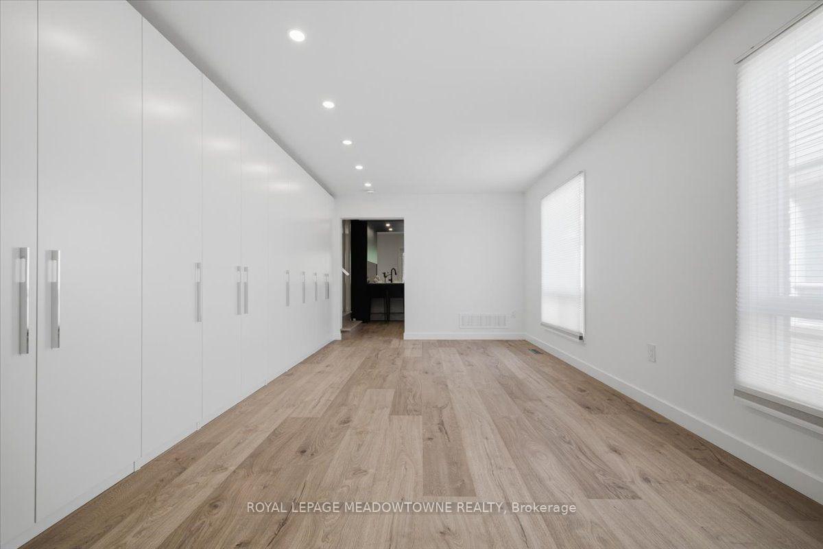 Photo 7 of 2068 Broadleaf Crescent, Burlington, Orchard — HOMEH
