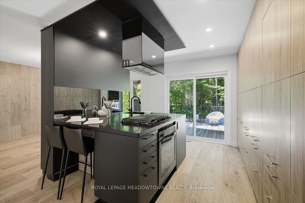 Photo 10 of 2068 Broadleaf Crescent, Burlington, Orchard — HOMEH