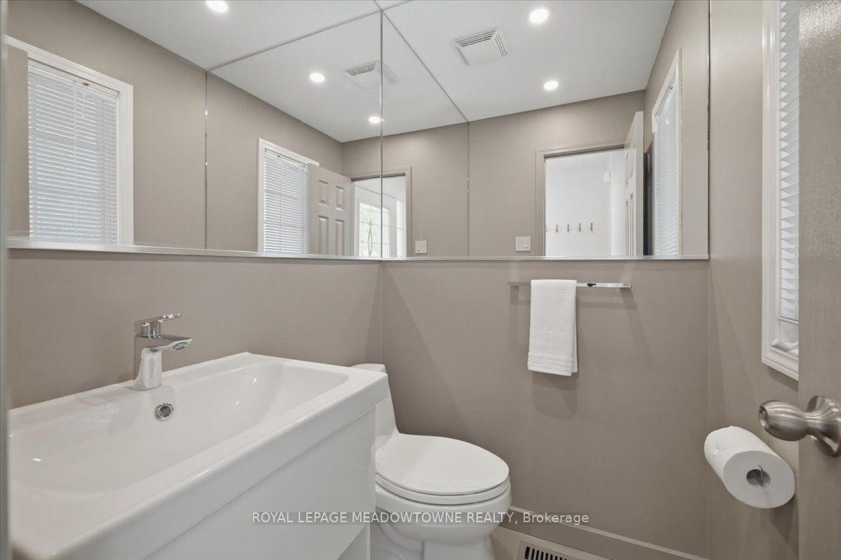 Photo 17 of 2068 Broadleaf Crescent, Burlington, Orchard — HOMEH