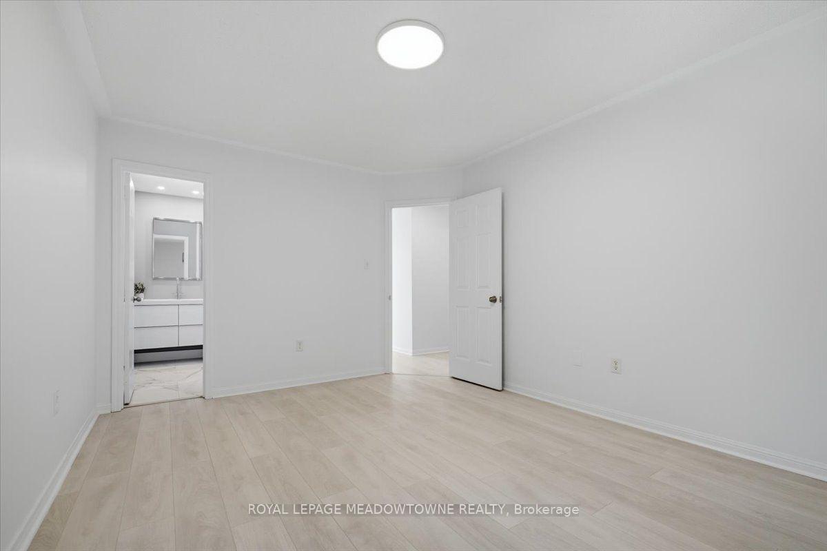 Photo 21 of 2068 Broadleaf Crescent, Burlington, Orchard — HOMEH