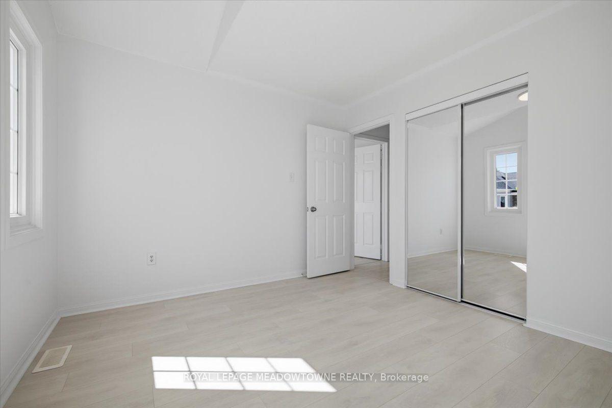 Photo 25 of 2068 Broadleaf Crescent, Burlington, Orchard — HOMEH