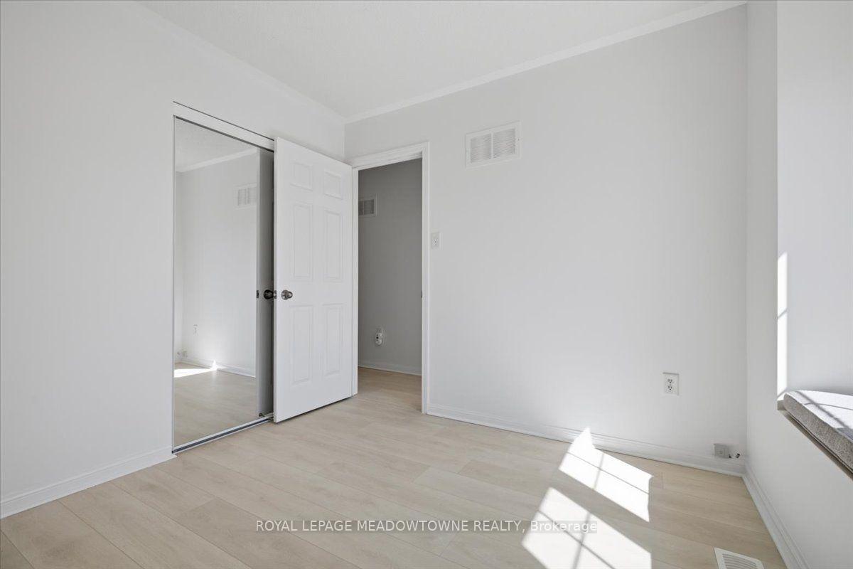 Photo 27 of 2068 Broadleaf Crescent, Burlington, Orchard — HOMEH