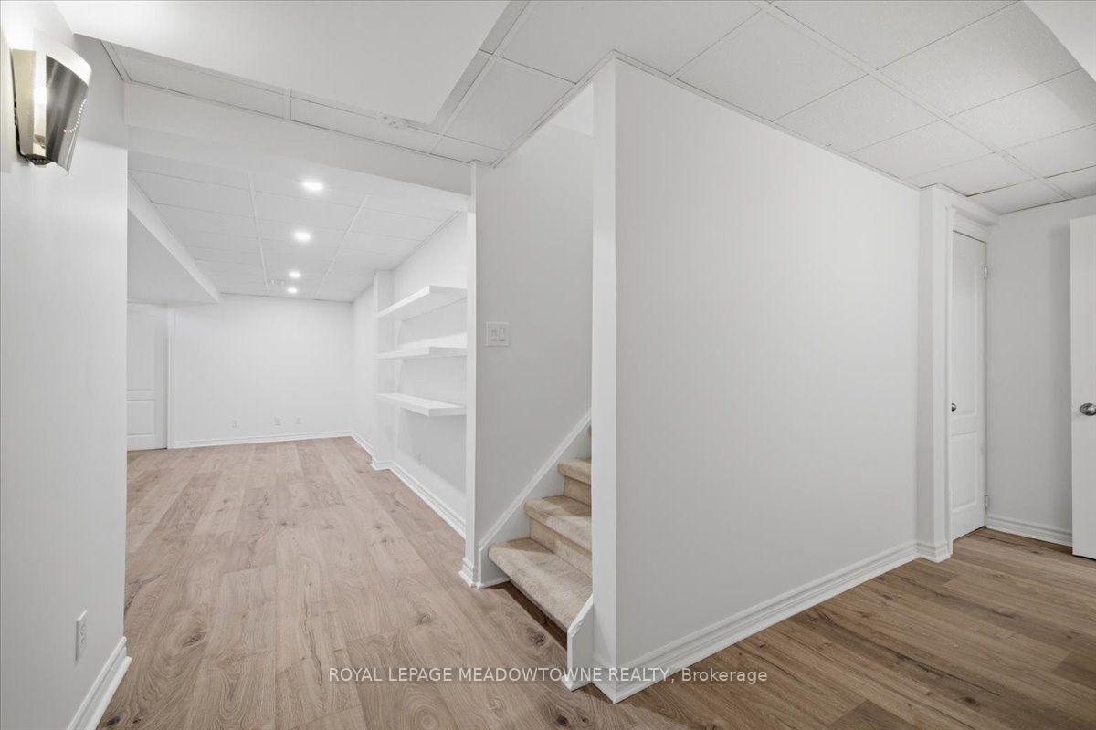 Photo 30 of 2068 Broadleaf Crescent, Burlington, Orchard — HOMEH