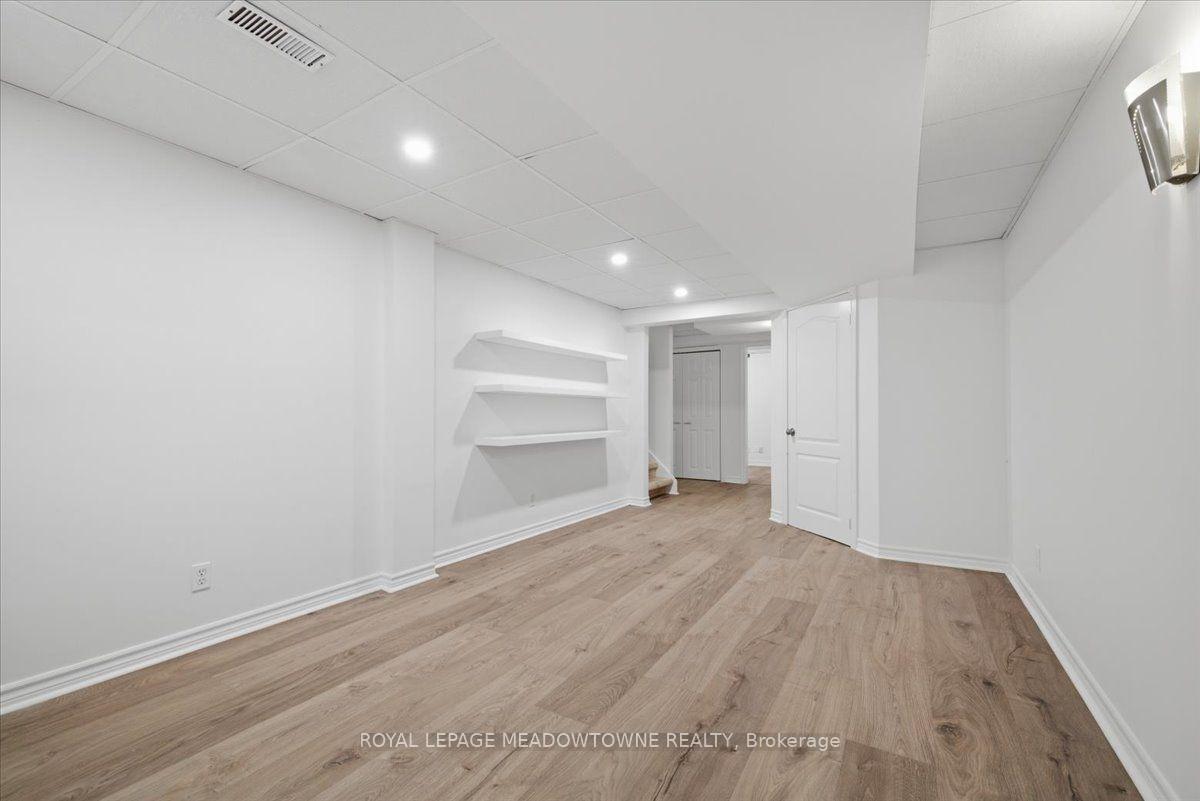 Photo 32 of 2068 Broadleaf Crescent, Burlington, Orchard — HOMEH