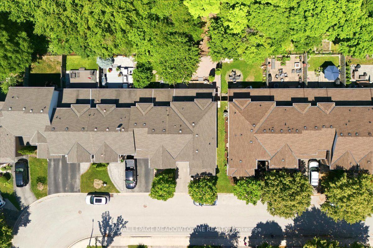 Photo 41 of 2068 Broadleaf Crescent, Burlington, Orchard — HOMEH