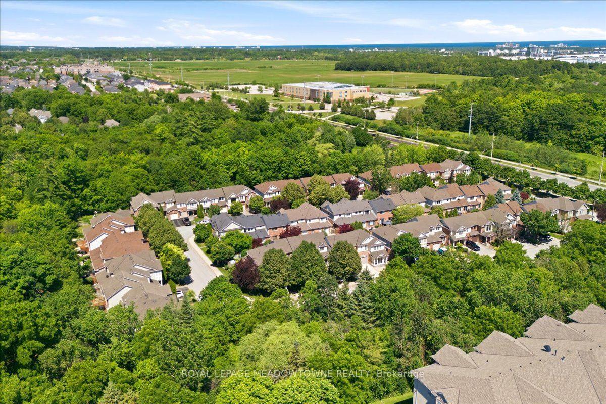 Photo 43 of 2068 Broadleaf Crescent, Burlington, Orchard — HOMEH