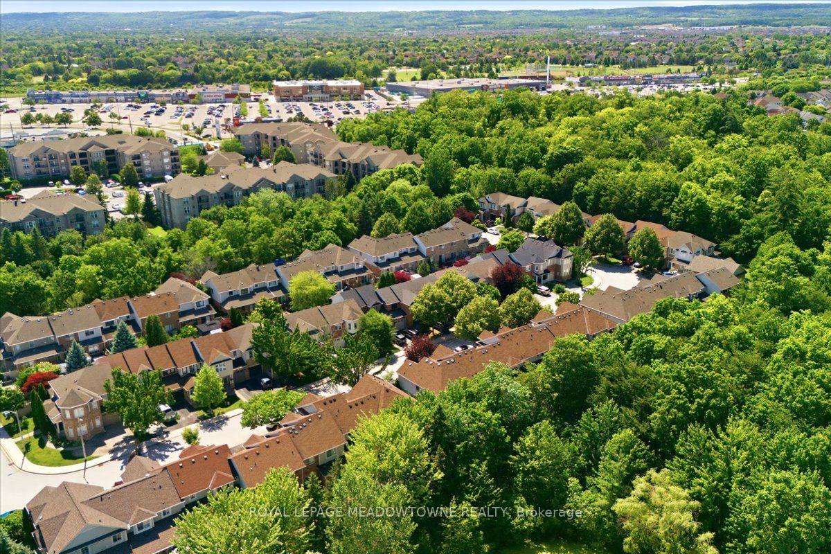 Photo 44 of 2068 Broadleaf Crescent, Burlington, Orchard — HOMEH