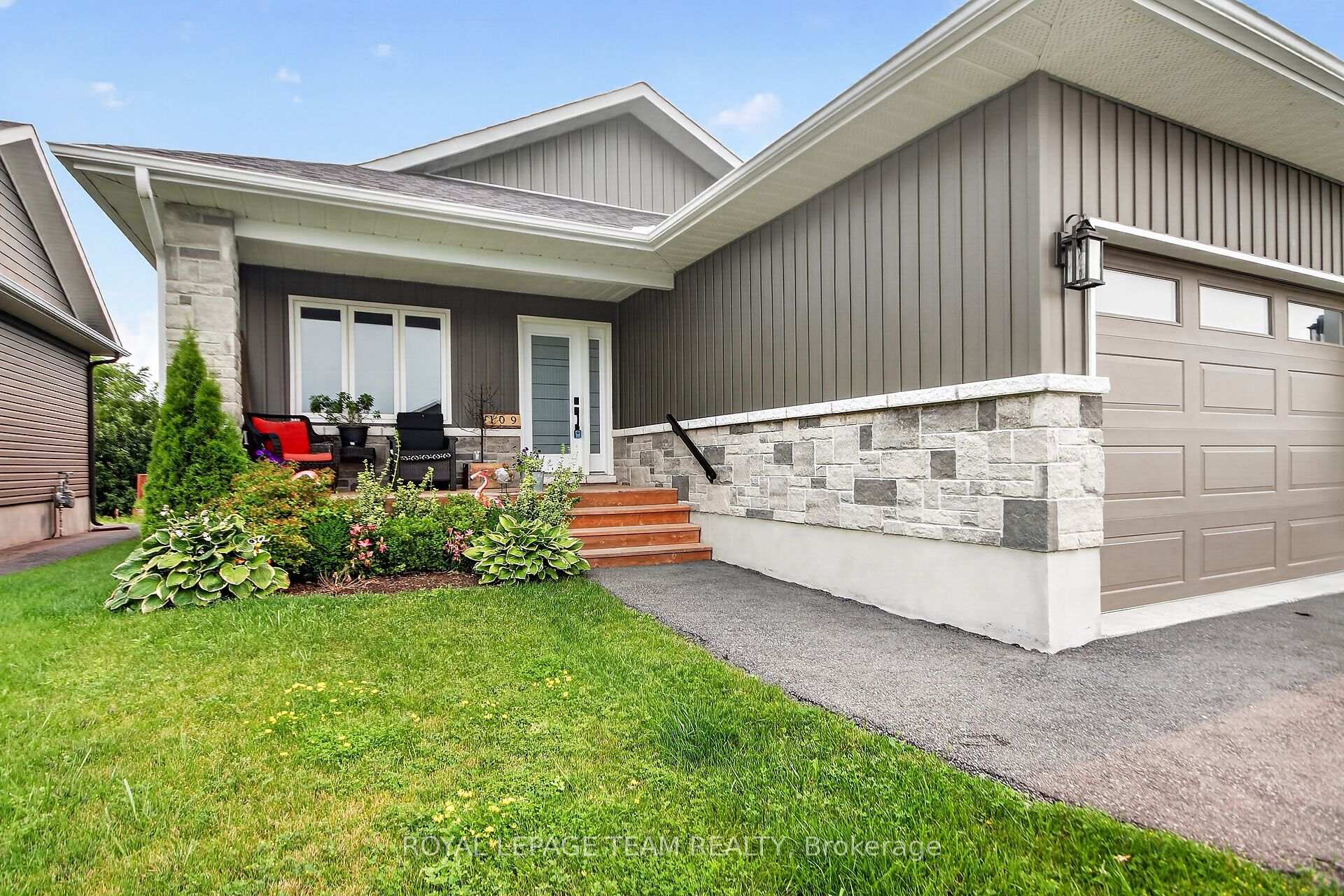 Photo 1 of 109 James Street, North Dundas, Winchester — HOMEH