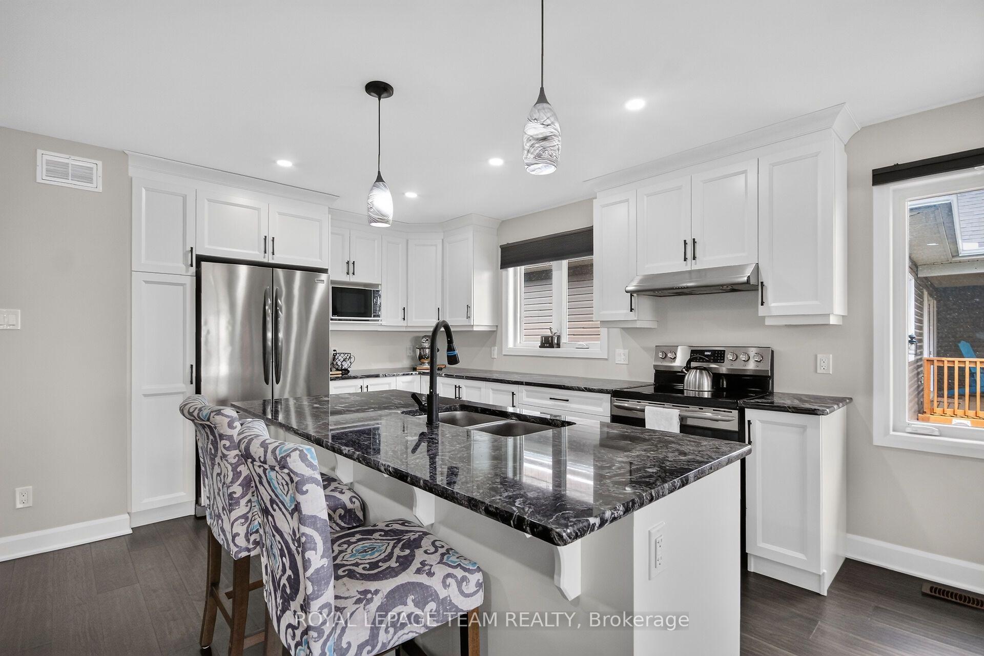 Photo 10 of 109 James Street, North Dundas, Winchester — HOMEH