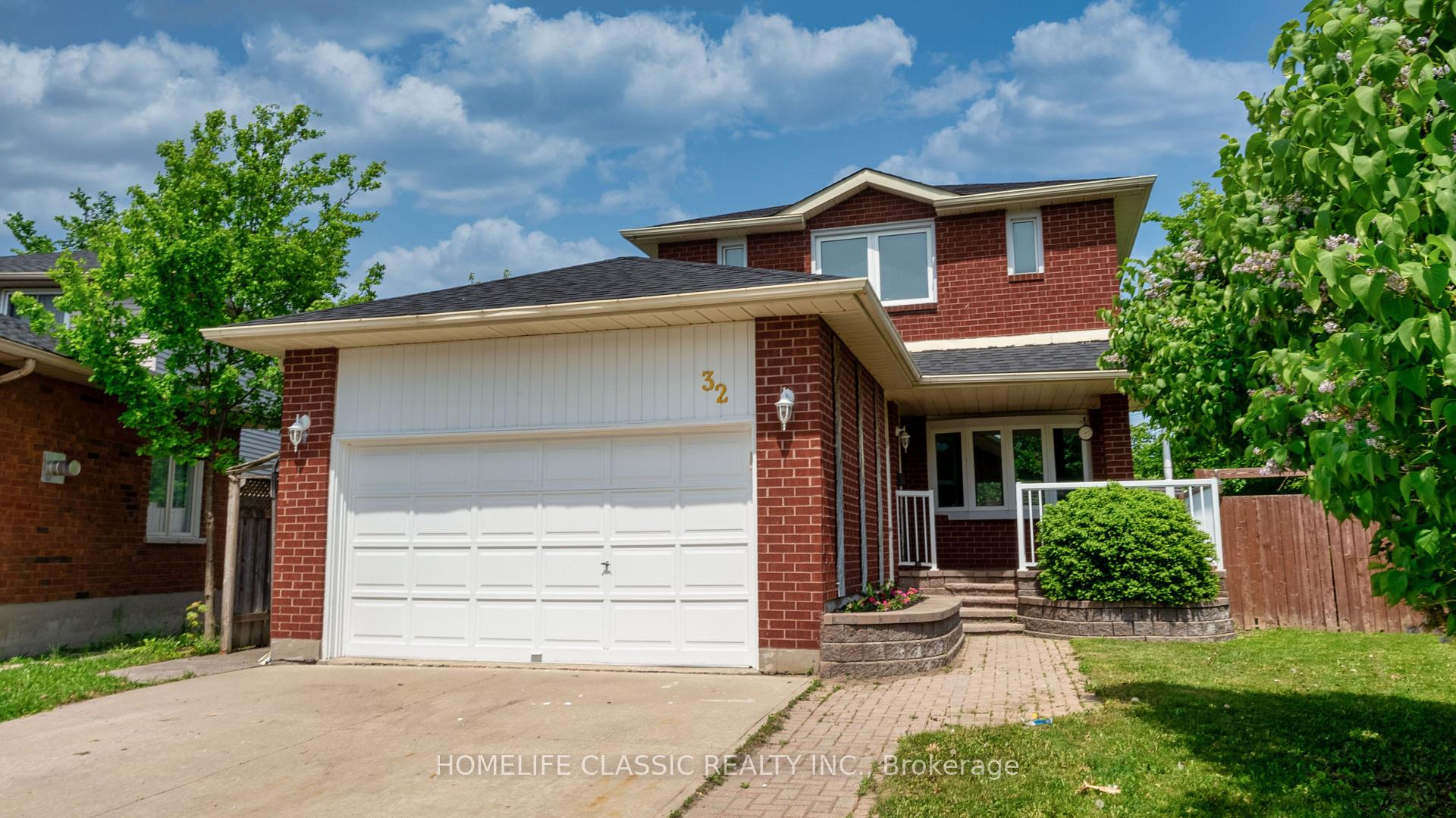 Photo 3 of 32 Rosenfeld Drive, Barrie, Grove East — HOMEH