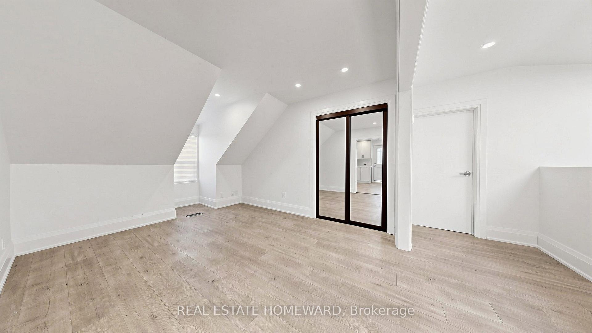 Photo 5 of Unit 3, 124 Kendal Avenue, Toronto, The Annex — HOMEH