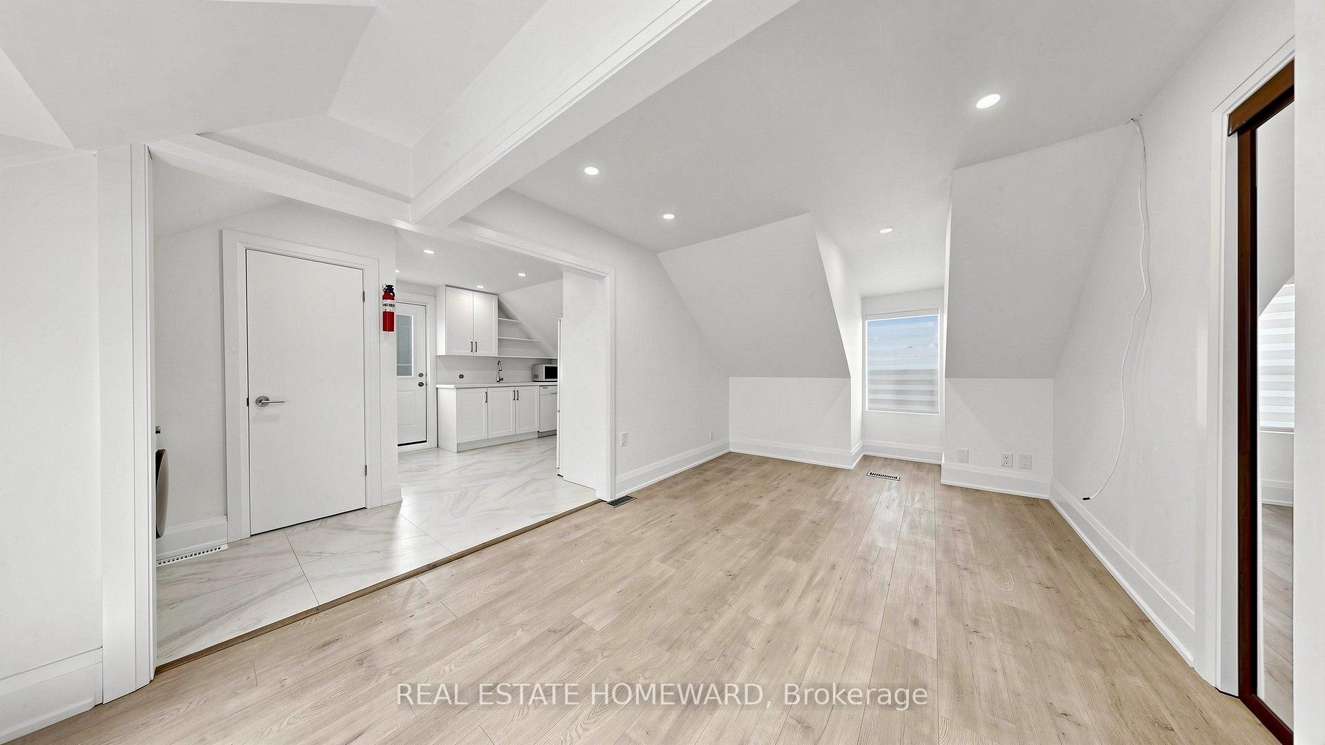 Photo 6 of Unit 3, 124 Kendal Avenue, Toronto, The Annex — HOMEH
