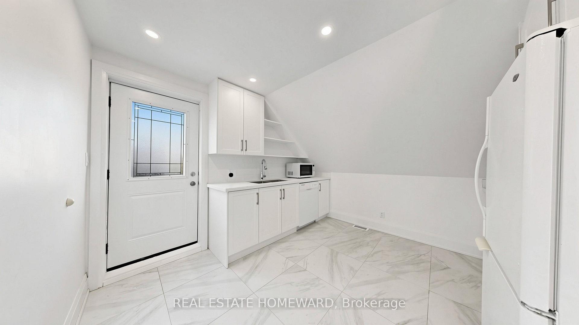 Photo 11 of Unit 3, 124 Kendal Avenue, Toronto, The Annex — HOMEH