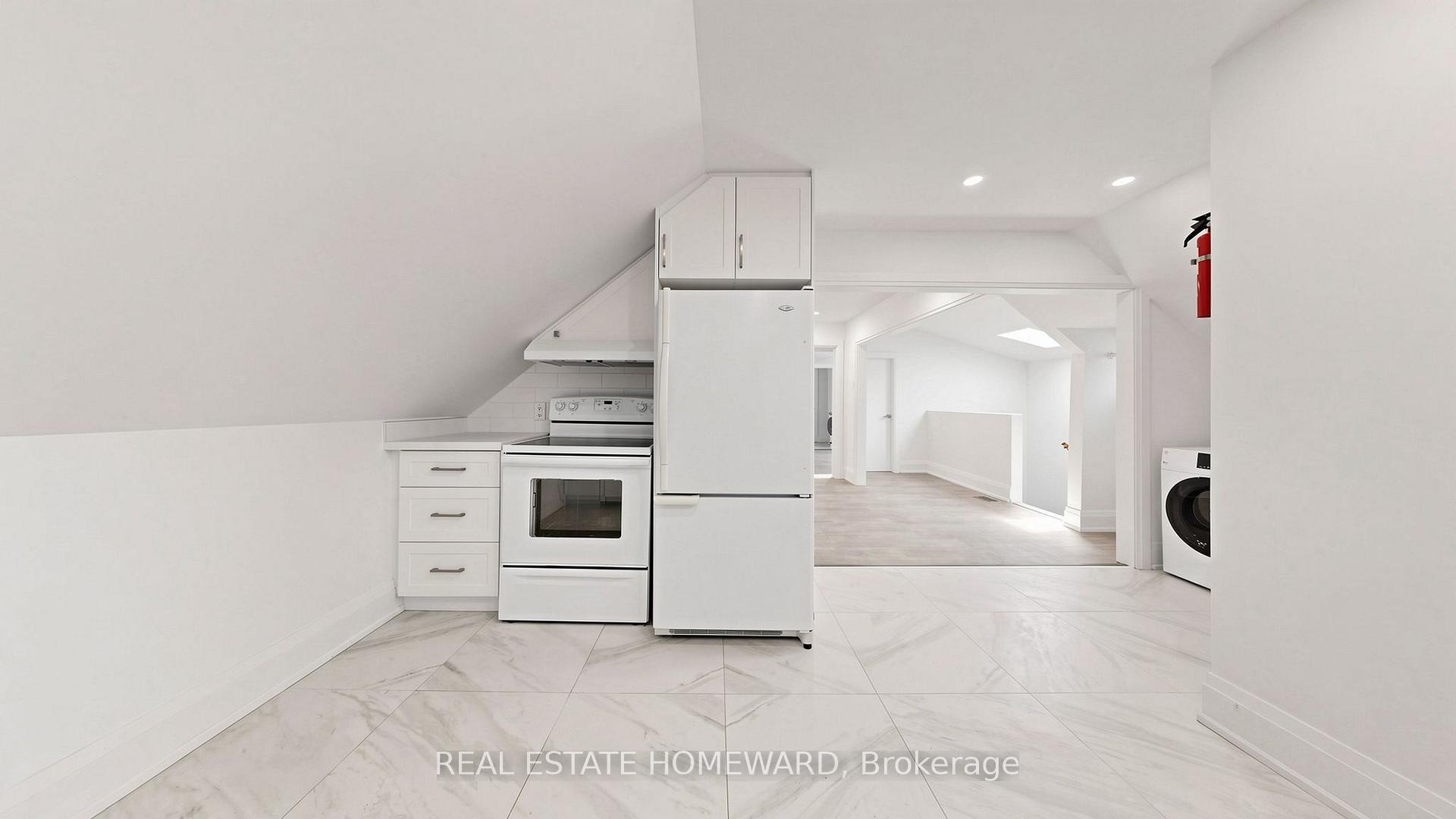 Photo 13 of Unit 3, 124 Kendal Avenue, Toronto, The Annex — HOMEH