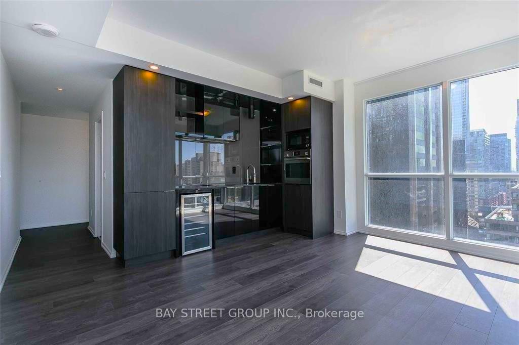 Photo 5 of Unit 1515, 70 Temperance Street, Toronto, Bay Street Corridor — HOMEH