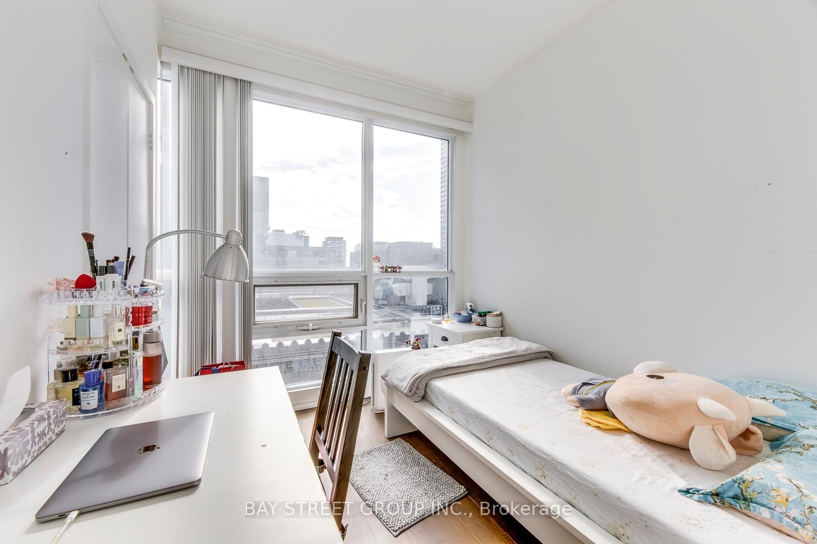 Photo 10 of Unit 1515, 70 Temperance Street, Toronto, Bay Street Corridor — HOMEH