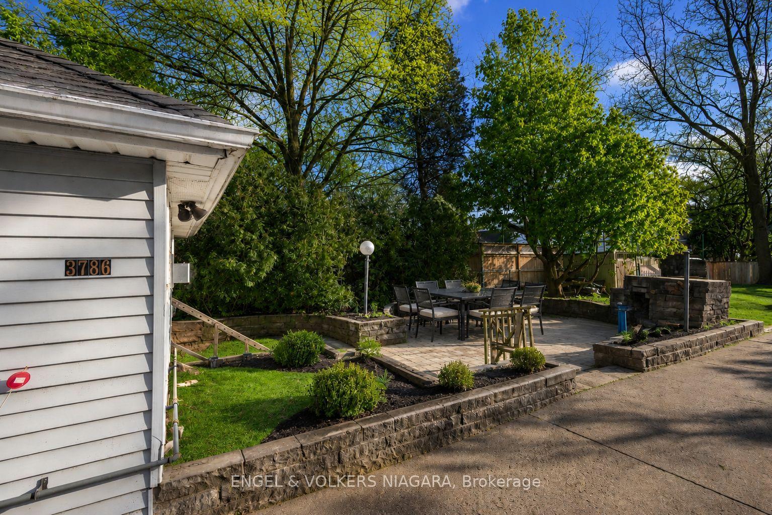 Photo 1 of 3786 St James Avenue, Niagara Falls, Stamford — HOMEH