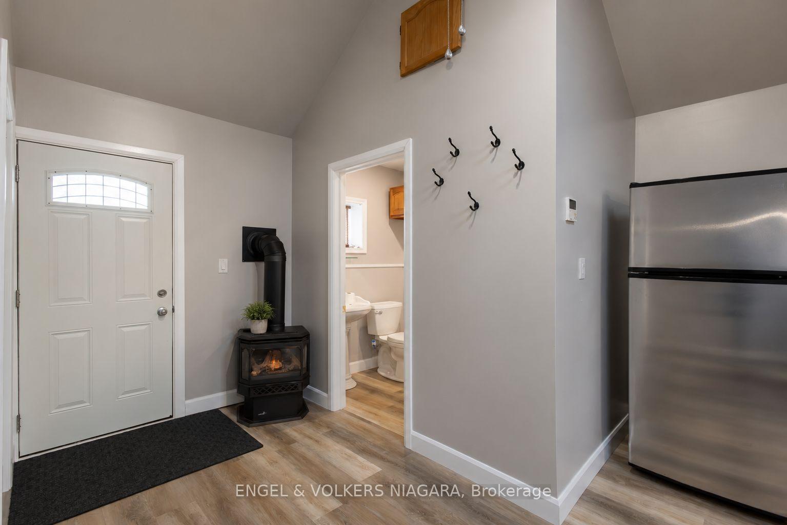 Photo 2 of 3786 St James Avenue, Niagara Falls, Stamford — HOMEH