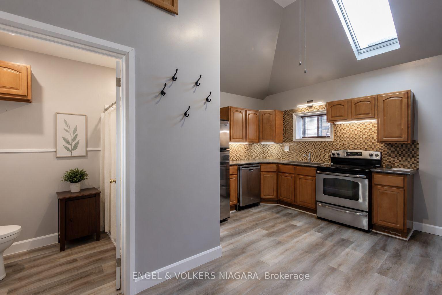 Photo 4 of 3786 St James Avenue, Niagara Falls, Stamford — HOMEH