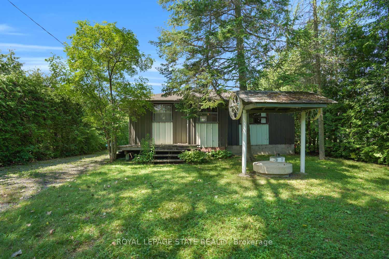 Photo 1 of 104 Farley Circle, Georgina, Historic Lakeshore Communities — HOMEH