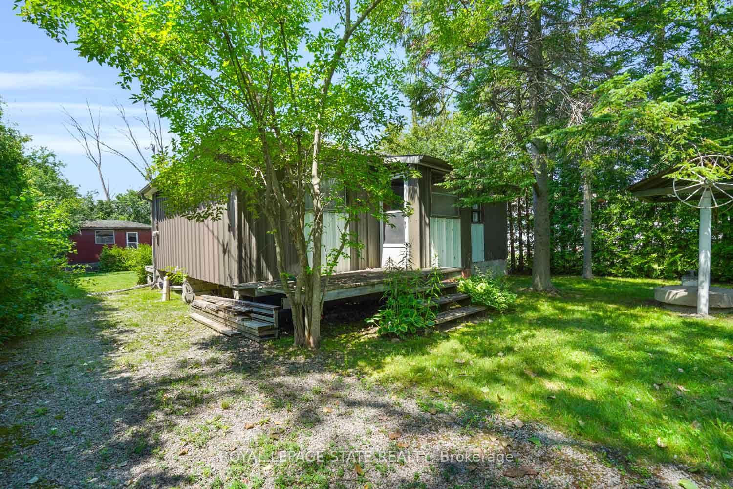 Photo 2 of 104 Farley Circle, Georgina, Historic Lakeshore Communities — HOMEH