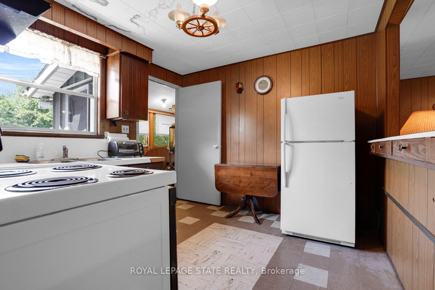 Photo 8 of 104 Farley Circle, Georgina, Historic Lakeshore Communities — HOMEH