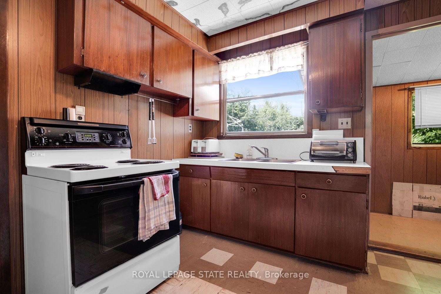 Photo 9 of 104 Farley Circle, Georgina, Historic Lakeshore Communities — HOMEH