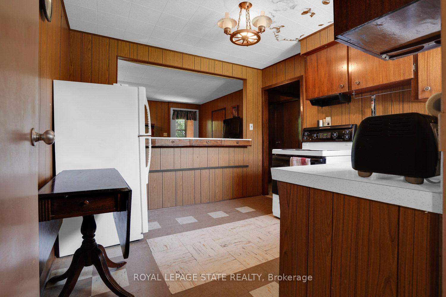 Photo 10 of 104 Farley Circle, Georgina, Historic Lakeshore Communities — HOMEH