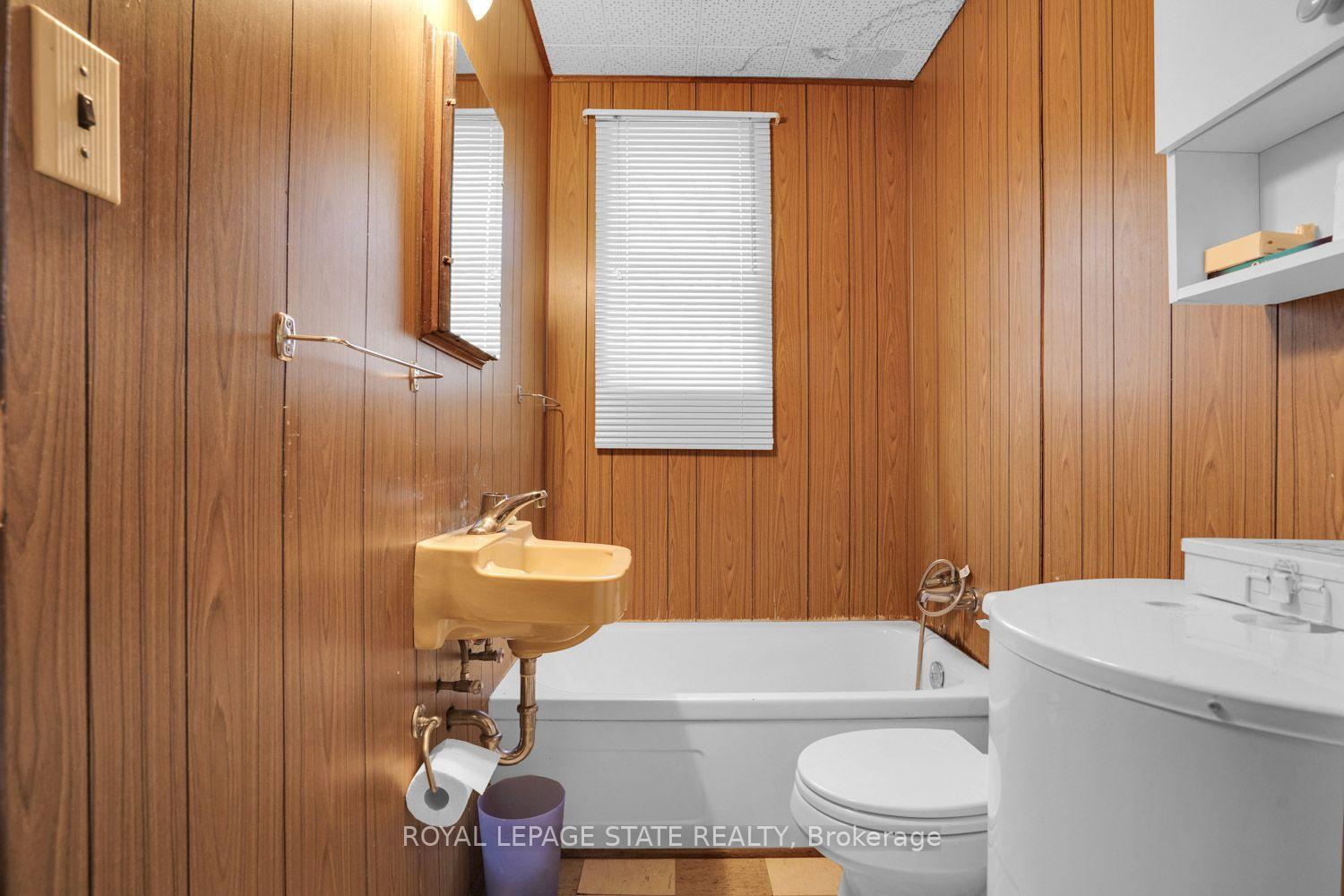 Photo 15 of 104 Farley Circle, Georgina, Historic Lakeshore Communities — HOMEH