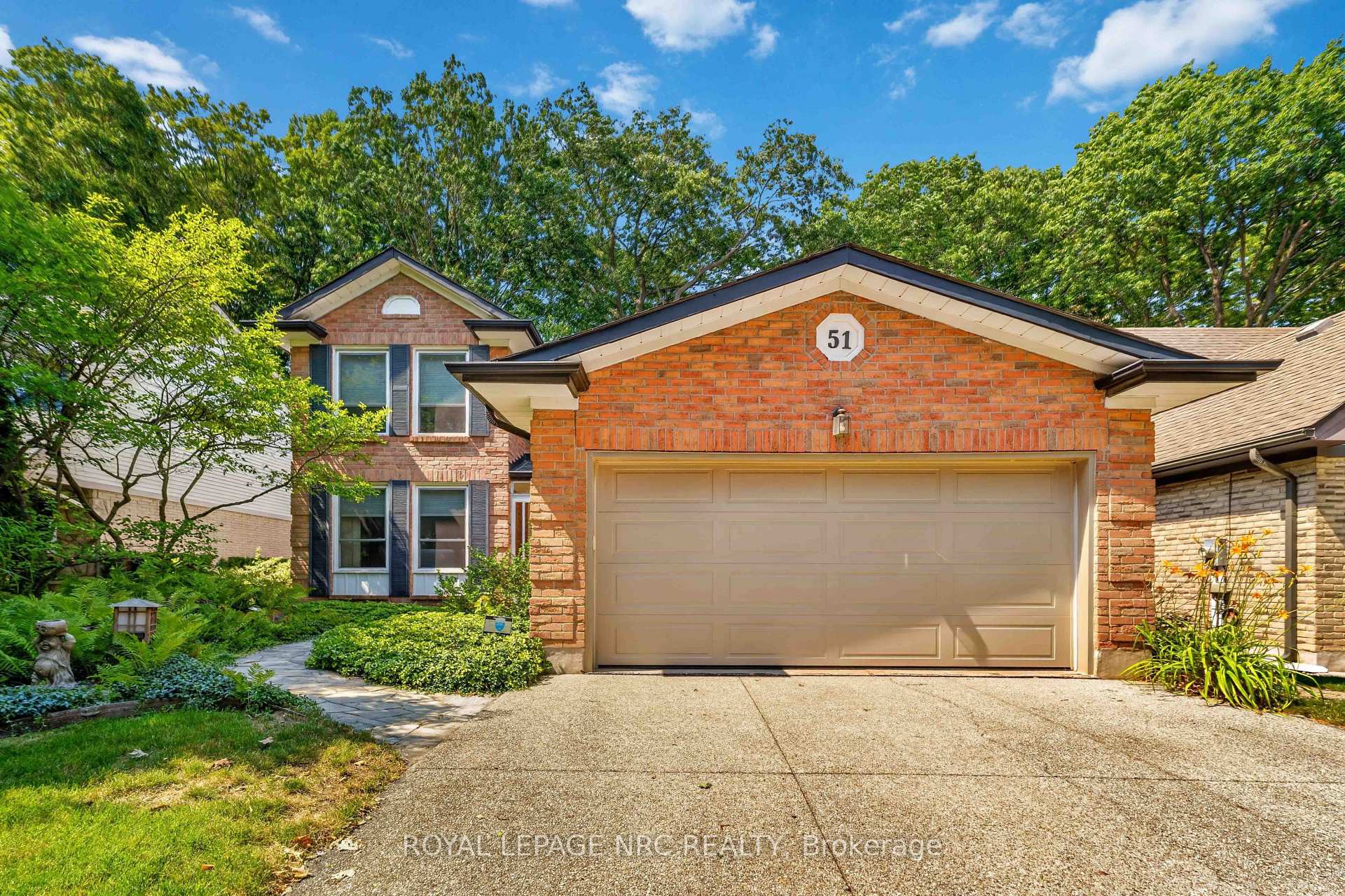 Photo 2 of 51 Forestview Drive, Hamilton, Dundas — HOMEH