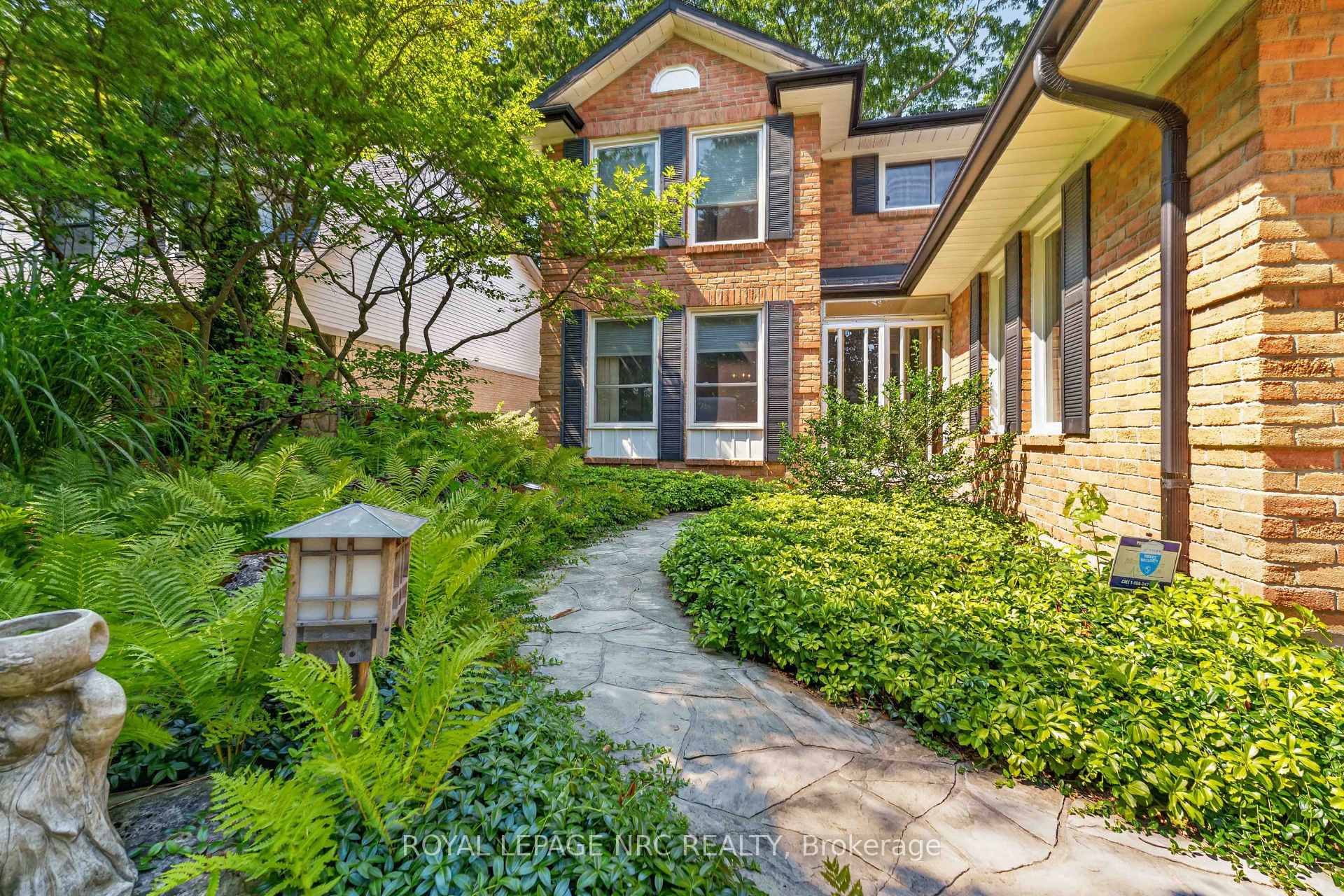 Photo 3 of 51 Forestview Drive, Hamilton, Dundas — HOMEH
