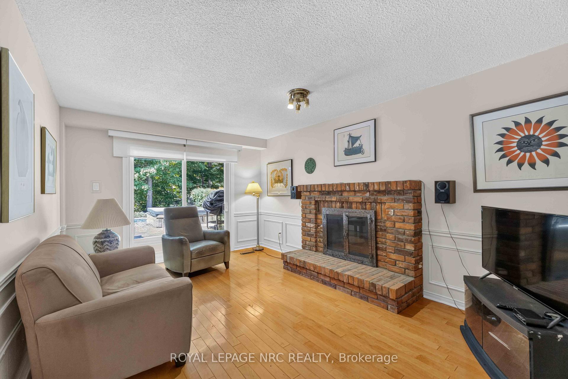 Photo 7 of 51 Forestview Drive, Hamilton, Dundas — HOMEH