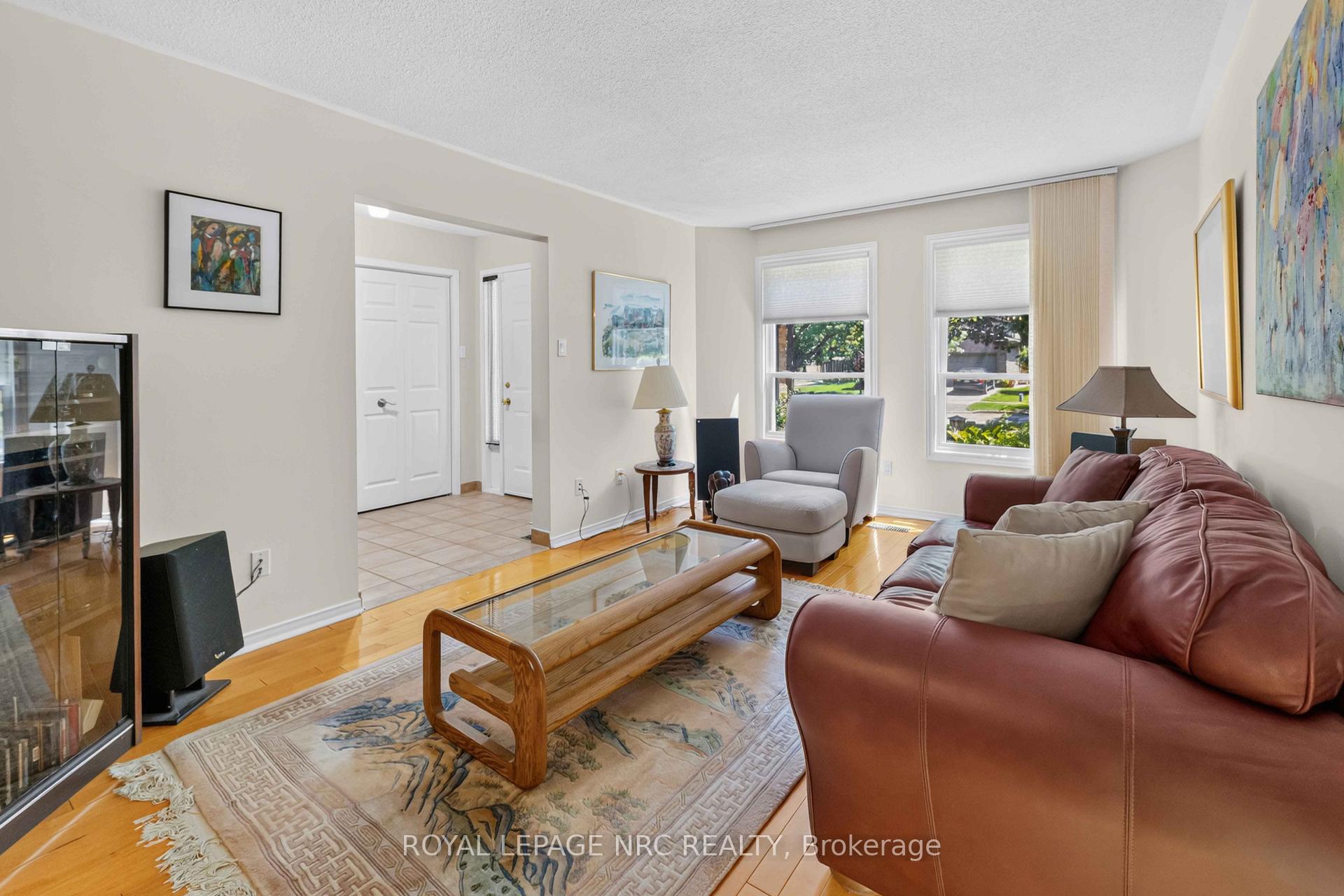 Photo 10 of 51 Forestview Drive, Hamilton, Dundas — HOMEH