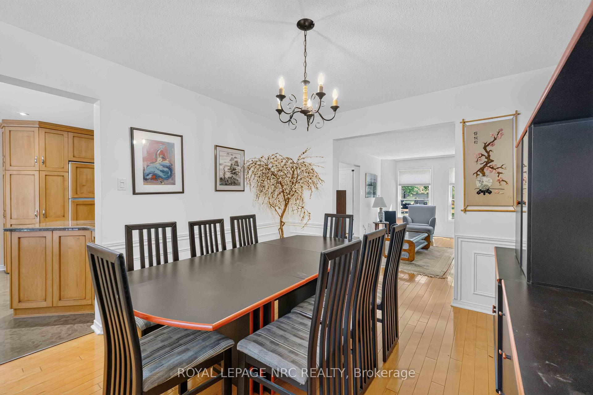 Photo 12 of 51 Forestview Drive, Hamilton, Dundas — HOMEH