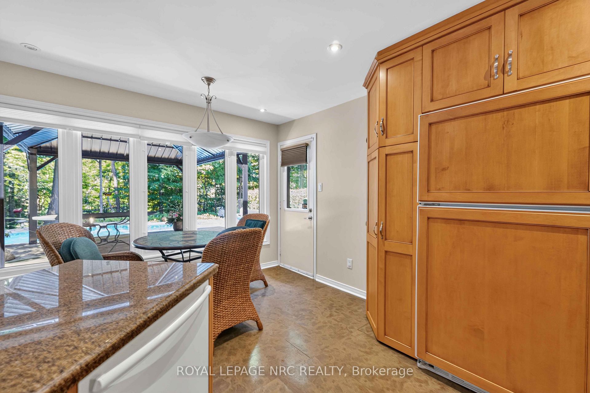 Photo 14 of 51 Forestview Drive, Hamilton, Dundas — HOMEH