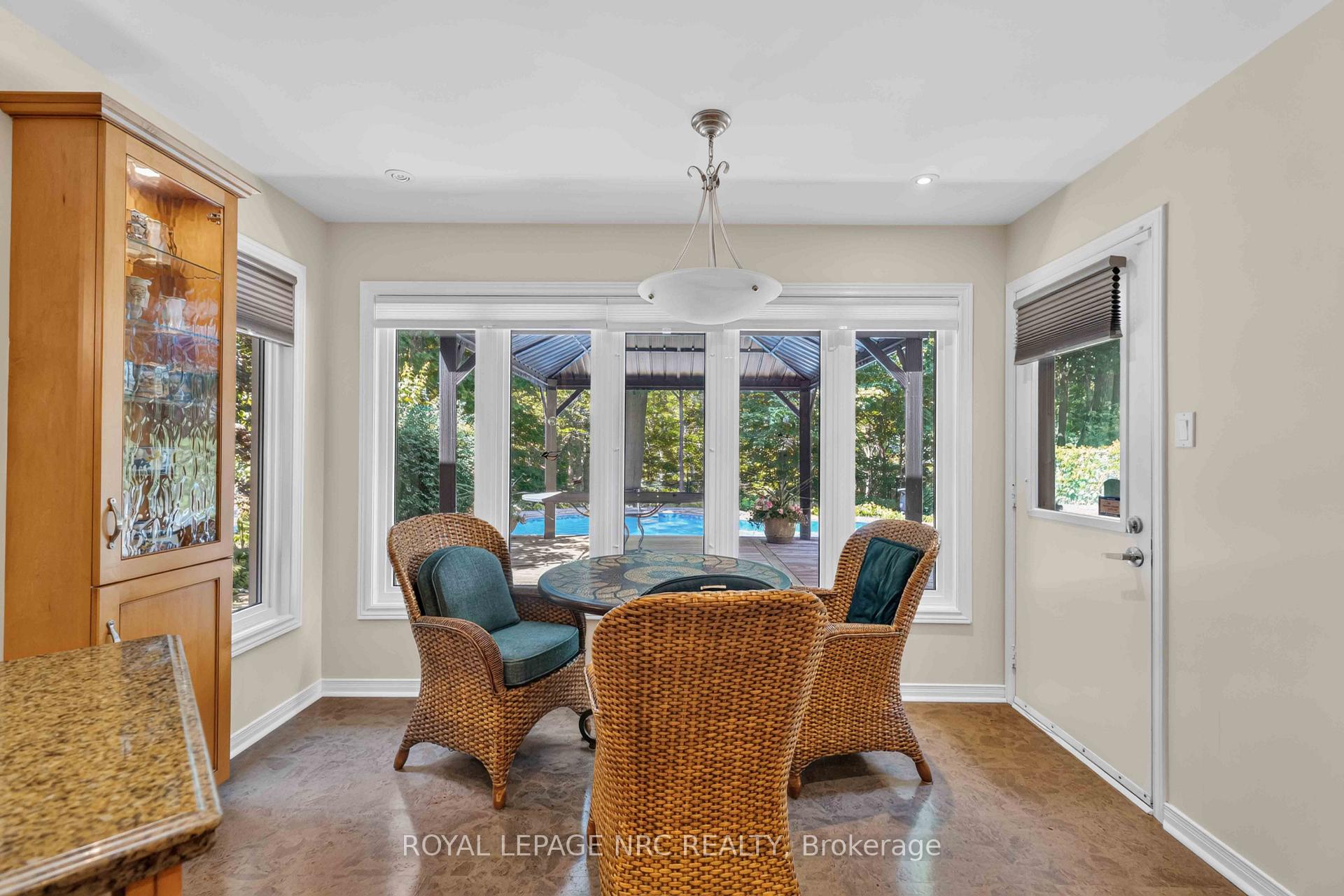 Photo 16 of 51 Forestview Drive, Hamilton, Dundas — HOMEH