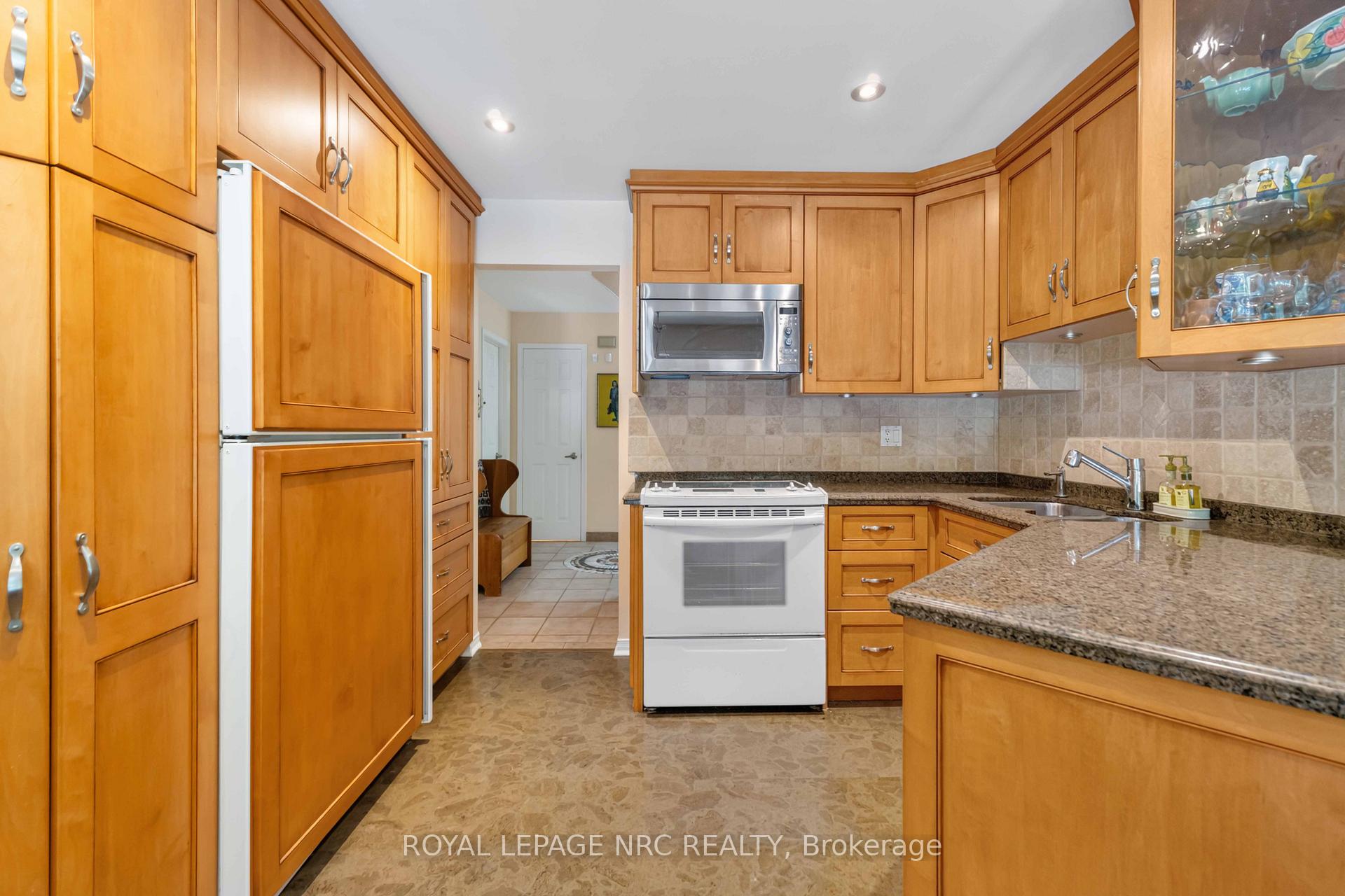Photo 17 of 51 Forestview Drive, Hamilton, Dundas — HOMEH