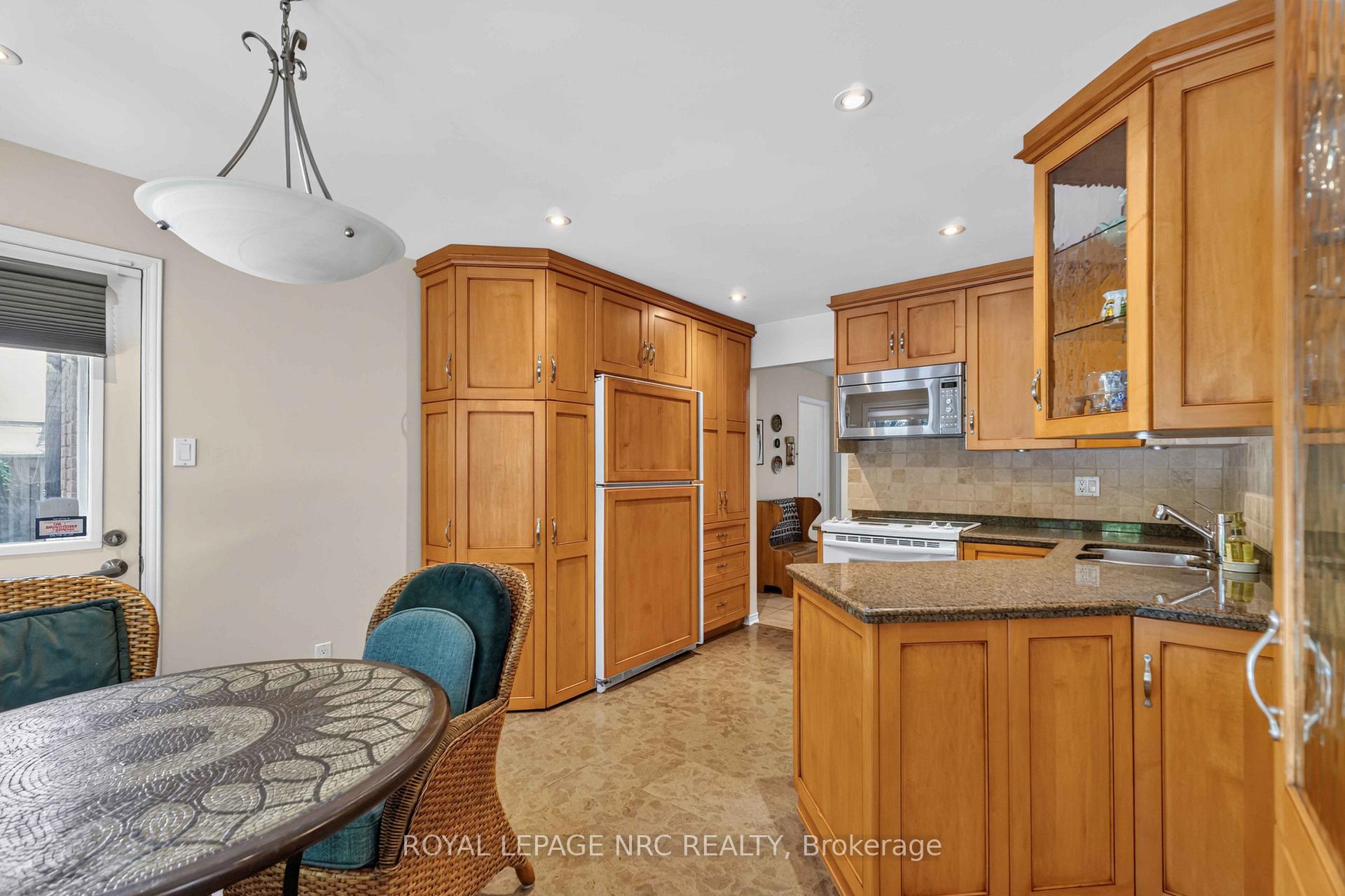 Photo 18 of 51 Forestview Drive, Hamilton, Dundas — HOMEH