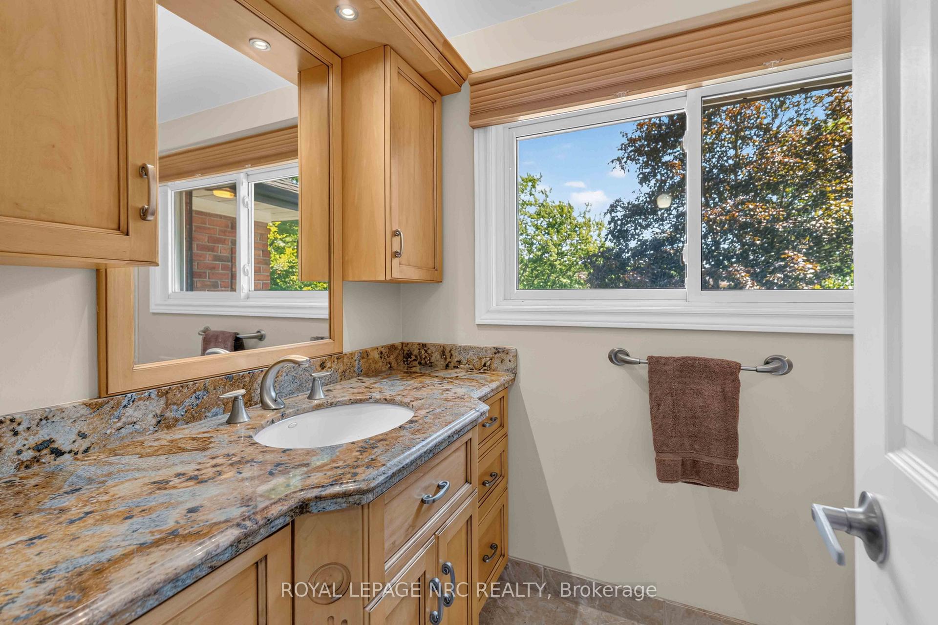Photo 29 of 51 Forestview Drive, Hamilton, Dundas — HOMEH