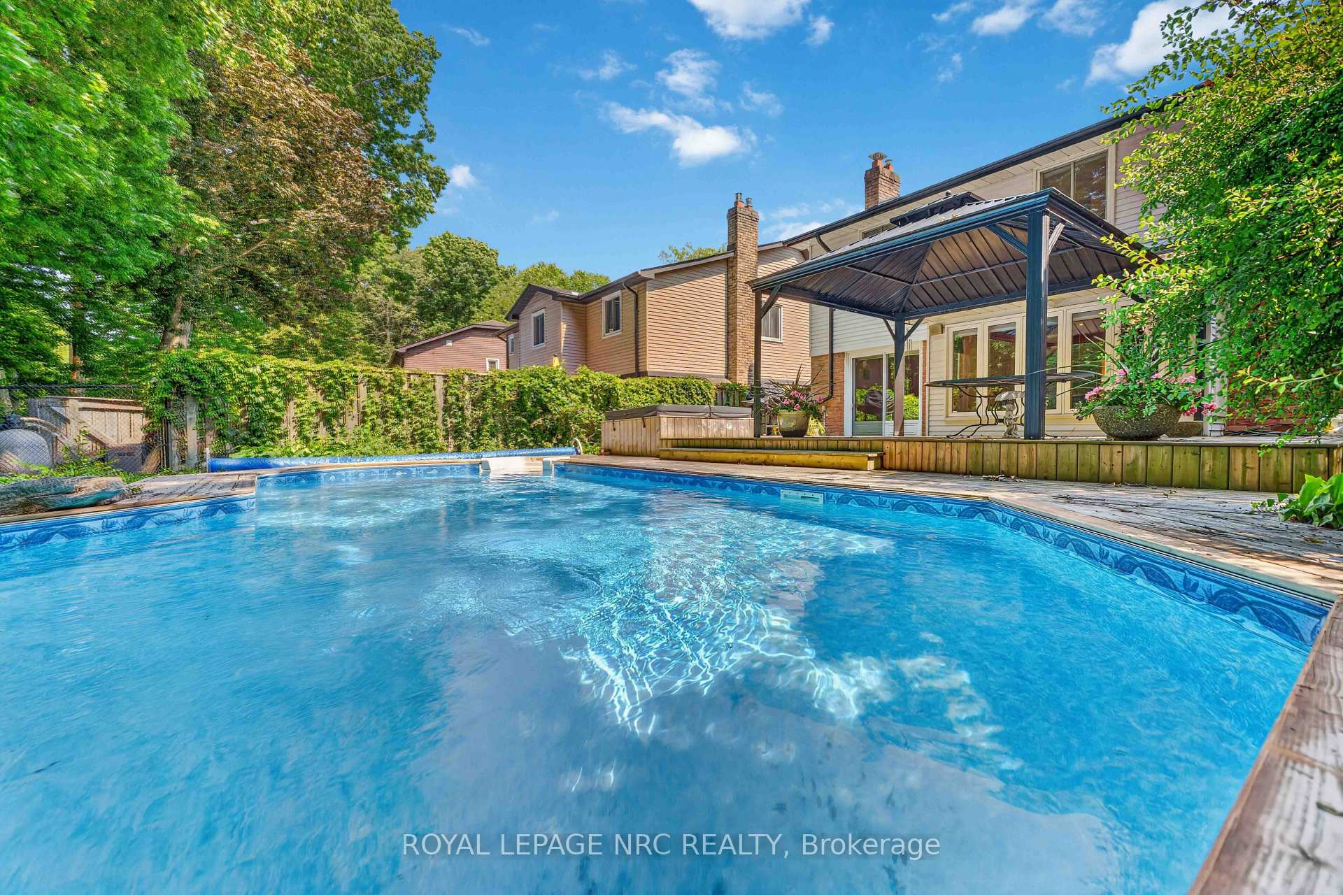 Photo 35 of 51 Forestview Drive, Hamilton, Dundas — HOMEH