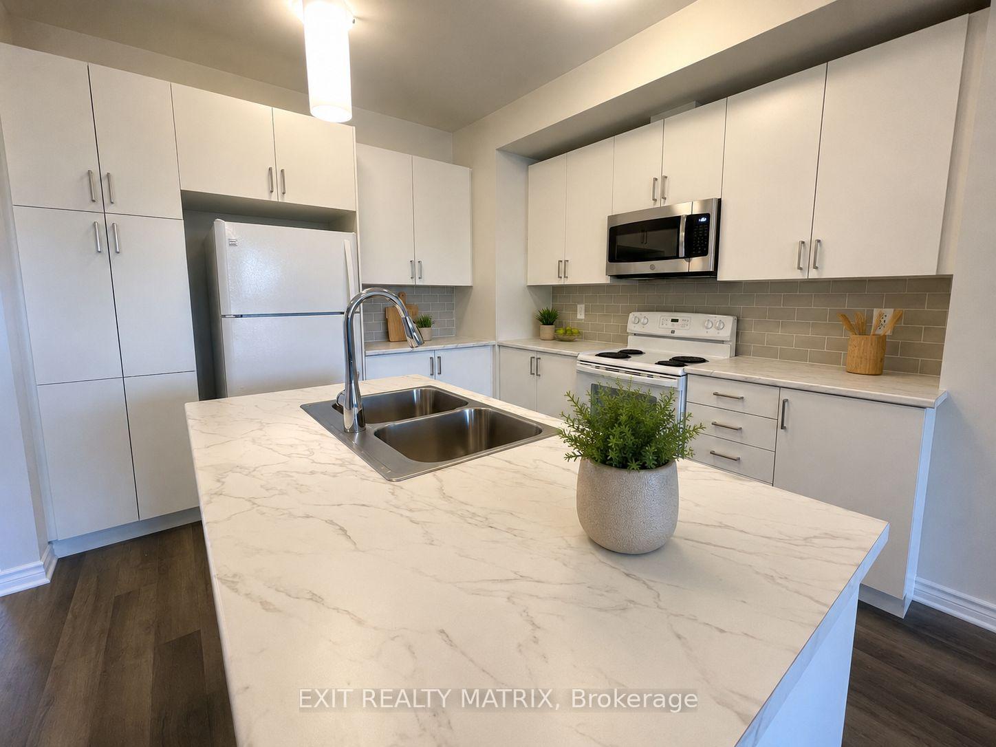Photo 3 of 317 Labelle Street, Russell, Embrun — HOMEH