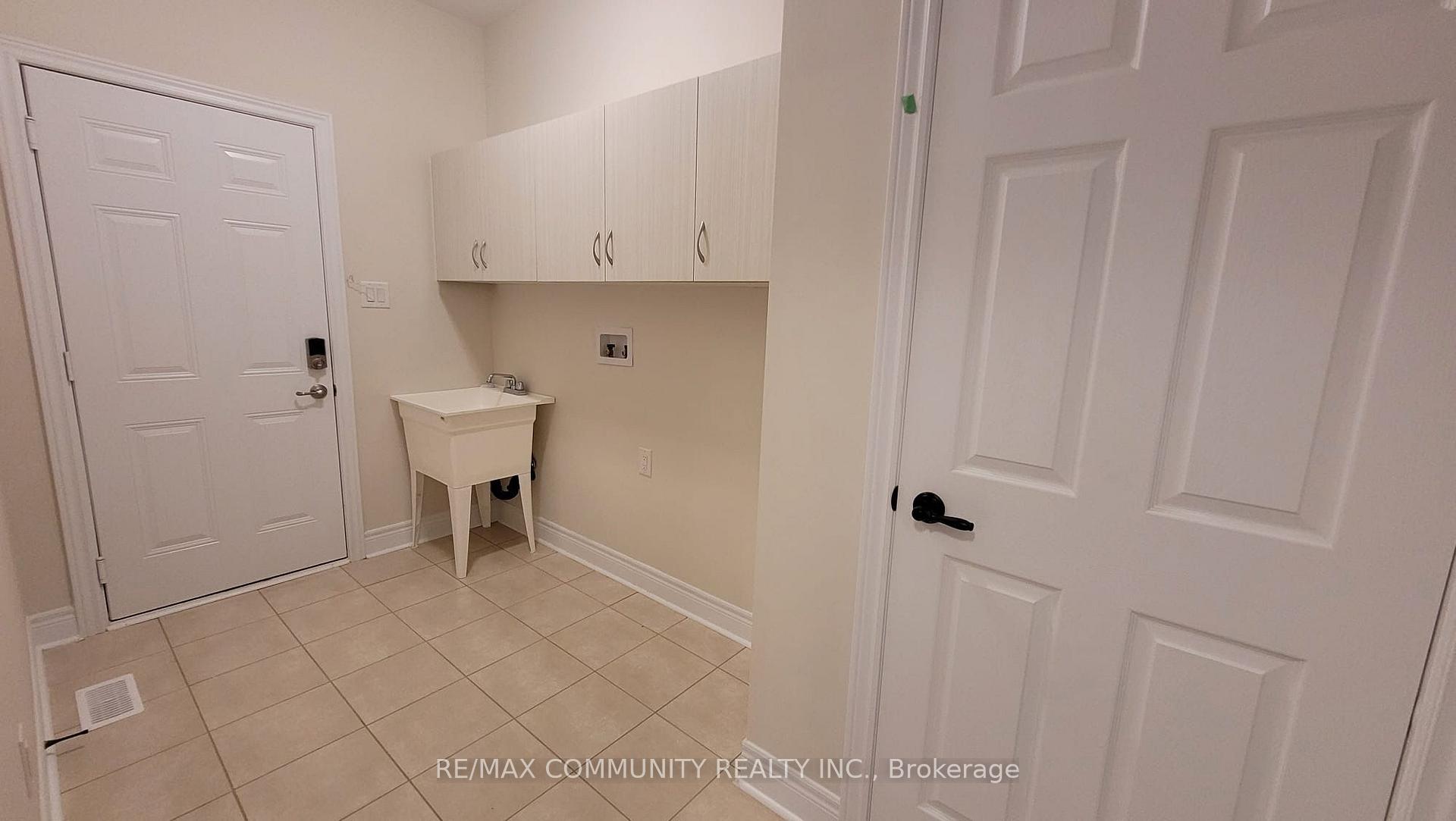 Photo 9 of 18 Walworth Street, Halton Hills, Georgetown — HOMEH